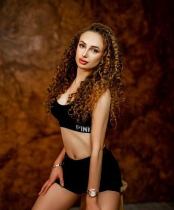 Я креативна, нежна и опытна, готова исполнить все твои самые запретные фантазии. 💋
Мои услуги разнообразны и насыщены. Ты можешь наслаждаться моими чувственными массажами, погрузиться в игру ролевых сценариев или попробовать что-то новое в сексе. 🌟
Мое тело достойно восхищения, а фото тебе докажут это с первого взгляда. 🔥 К тому же, у меня есть отличные отзывы от моих предыдущих клиентов, которые погружались в рай со мной. 😍
Так что не медли, я жду тебя в Москве, чтобы подарить тебе незабываемые моменты удовольствия. Rawr! 🐾💫 930, 23 года